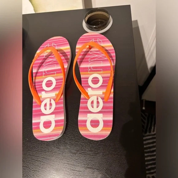 Aeropostale NYC Flip-flops - Picture 3 of 4